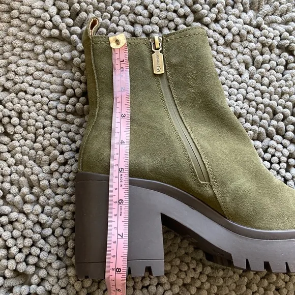 Blondo Women's 7 Raquel Waterproof Chelsea Boot Olive Green Platform Chunky