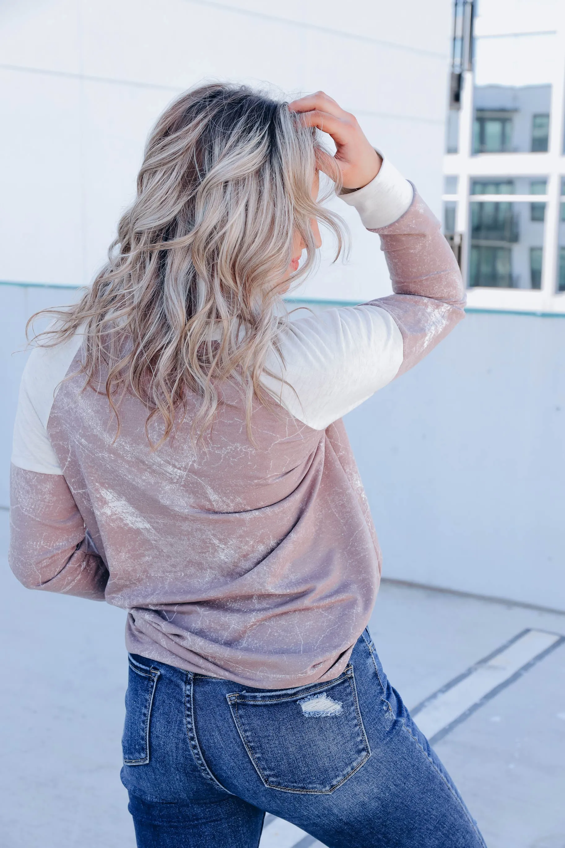Carrara Raglan Sleeve Sweatshirt- Mocha
