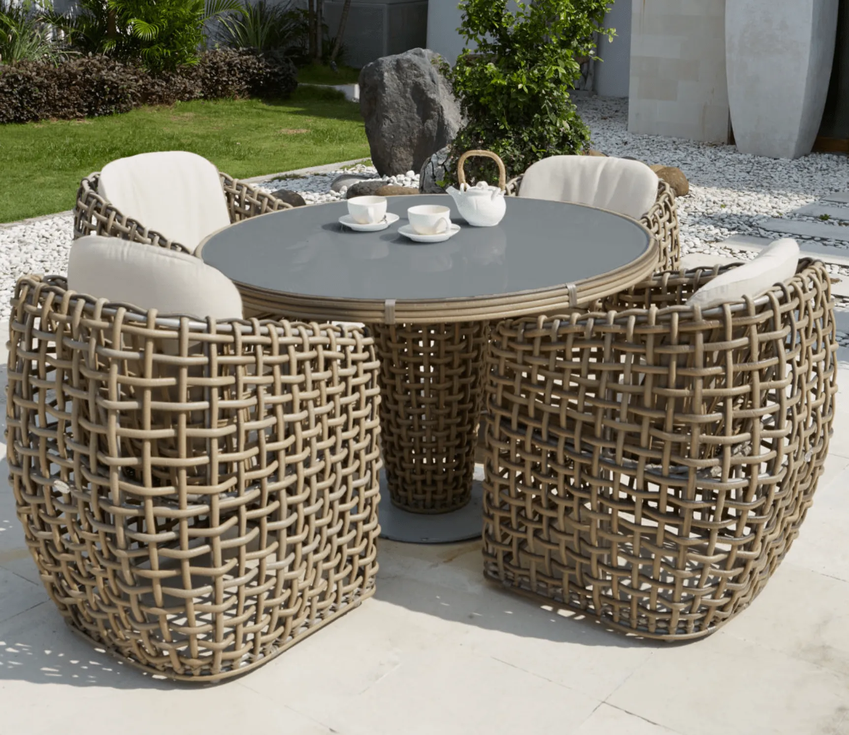 Dune Road Outdoor Round Dining Table w/Glass