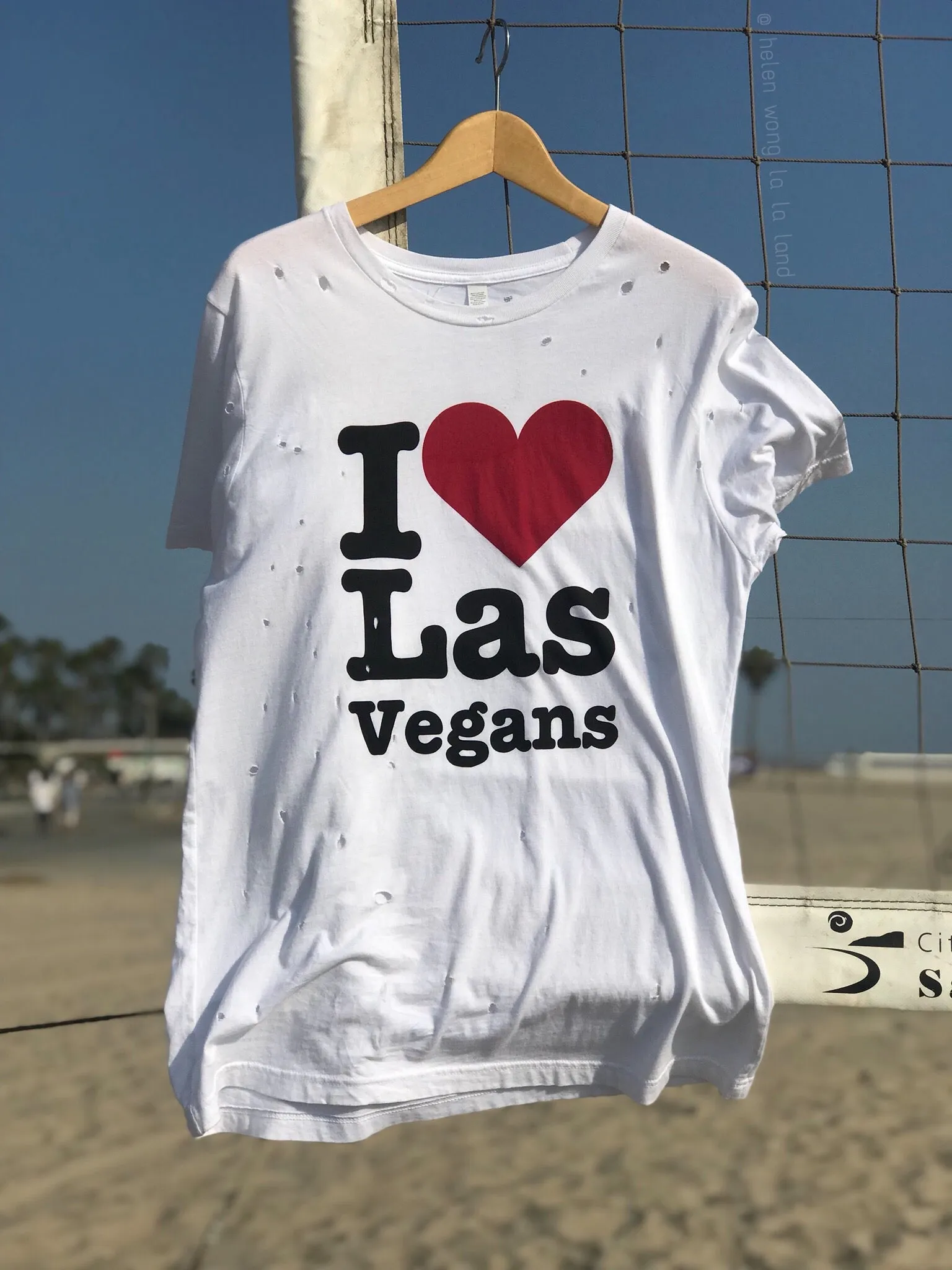 I ❤️ Las Vegans distressed tee m