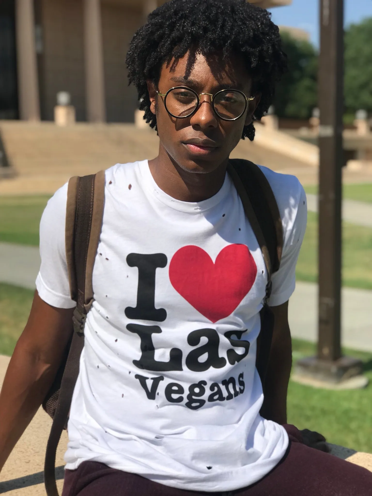 I ❤️ Las Vegans distressed tee m