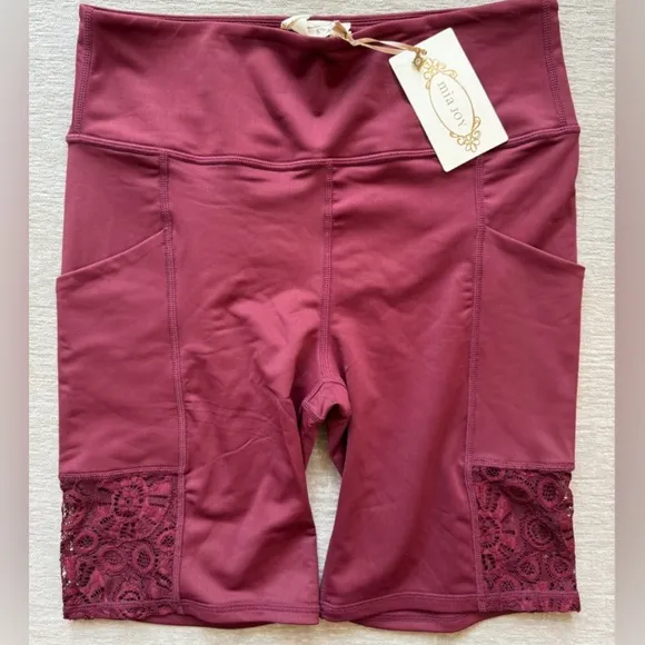 🌺Joyfolie Renata Bike Burgundy Shorts w Lace &amp; a Coordinating Sports Bra, NWT✨