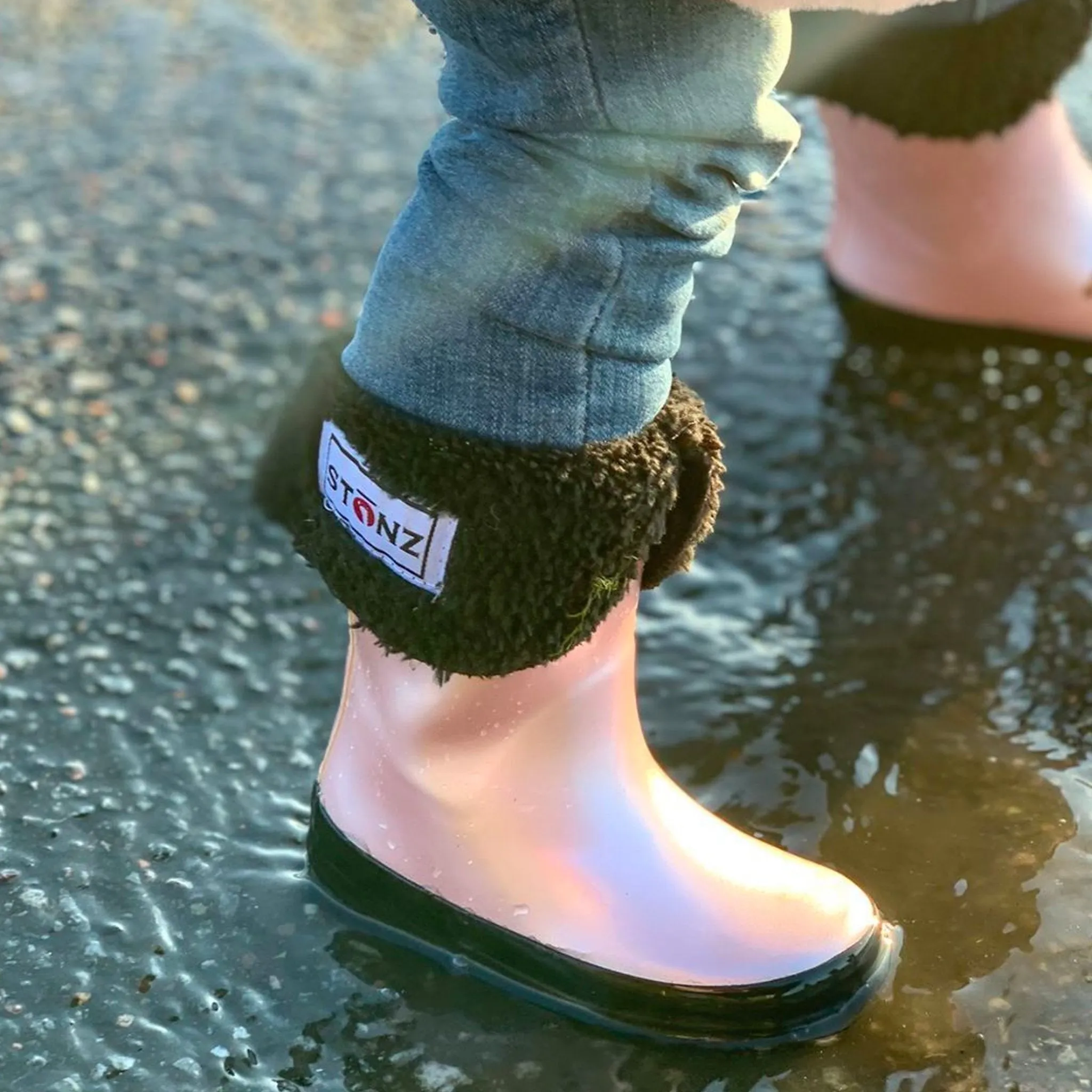 Kid's Stonz rubber Rain Boots in light grey camo print
