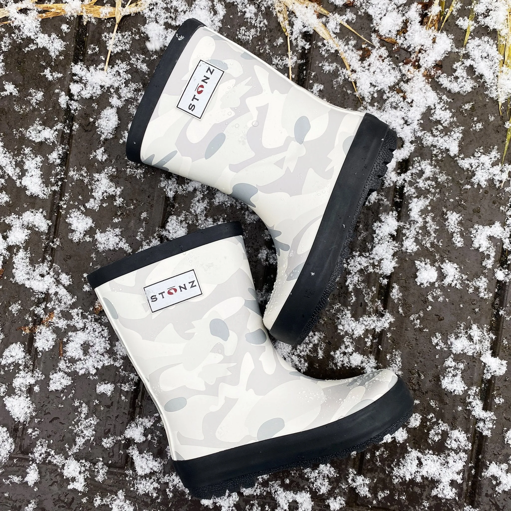Kid's Stonz rubber Rain Boots in light grey camo print