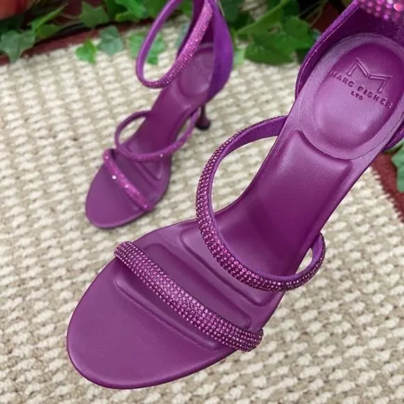 MARC FISHER LTD Carita Ankle Strap Heeled Sandal in Purple Size 7.5
