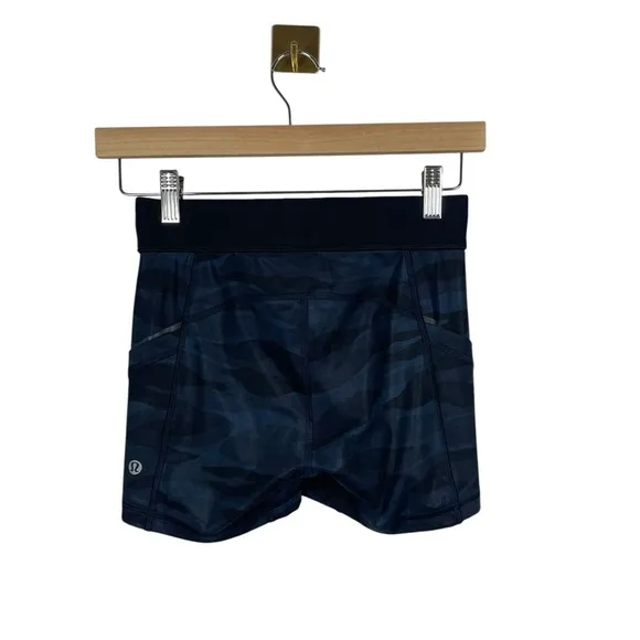 NWOT Lululemon Logo Waistband High Rise Pocket Bike Shorts in Blue Camo Size 4