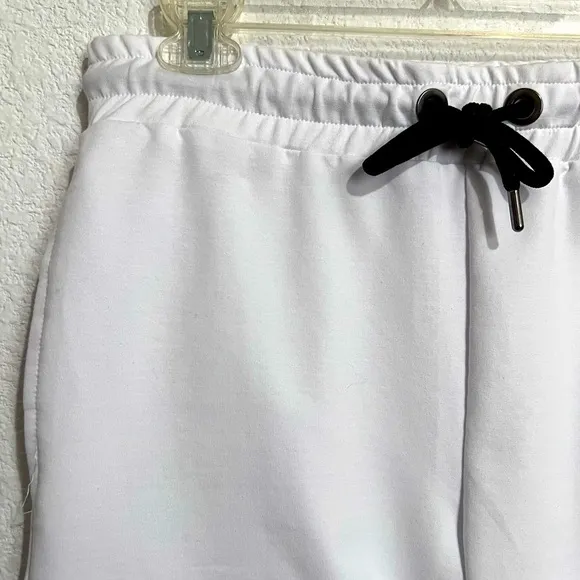 Resort World Designed by MACEOO White Stretch Knit Shorts New Medium