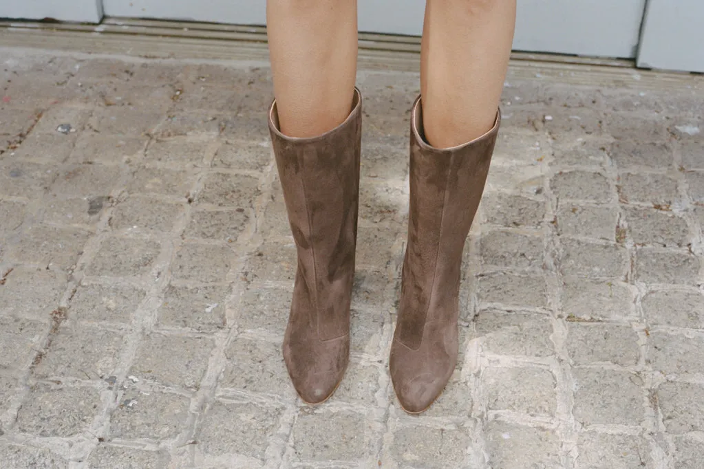 SANDRA BOOT, MOLTEN SUEDE