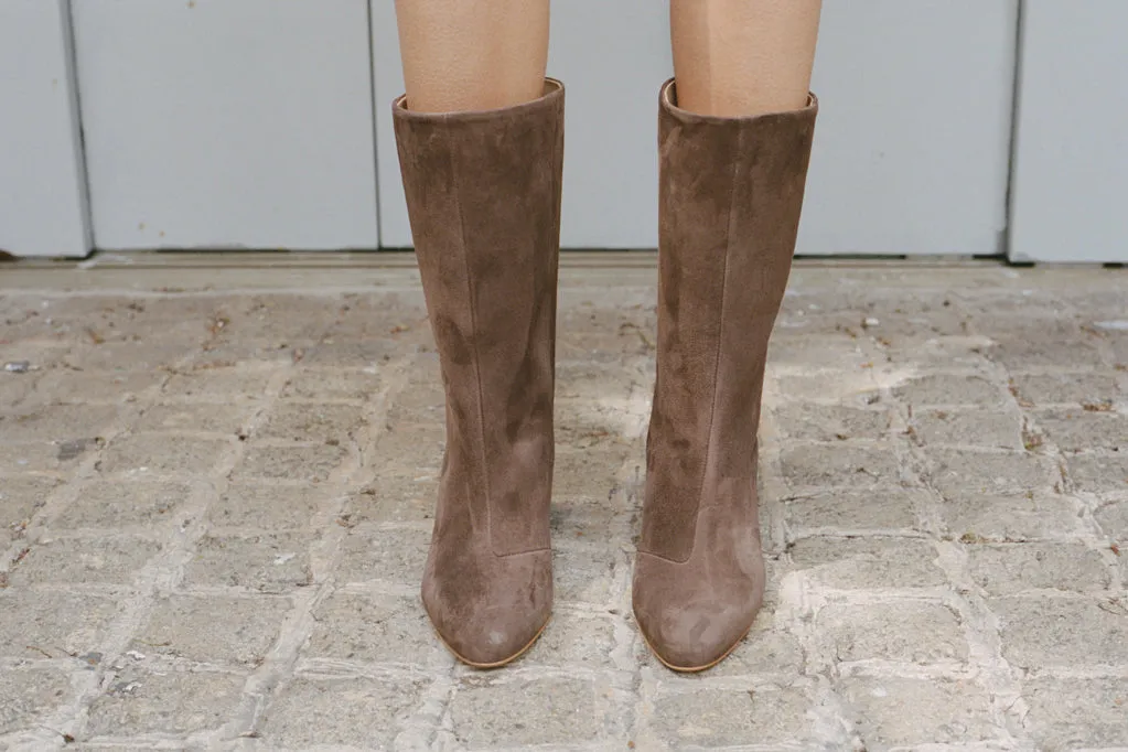 SANDRA BOOT, MOLTEN SUEDE