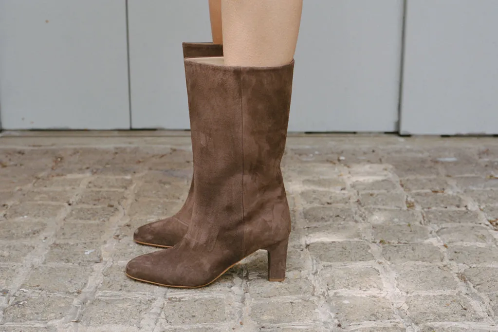 SANDRA BOOT, MOLTEN SUEDE